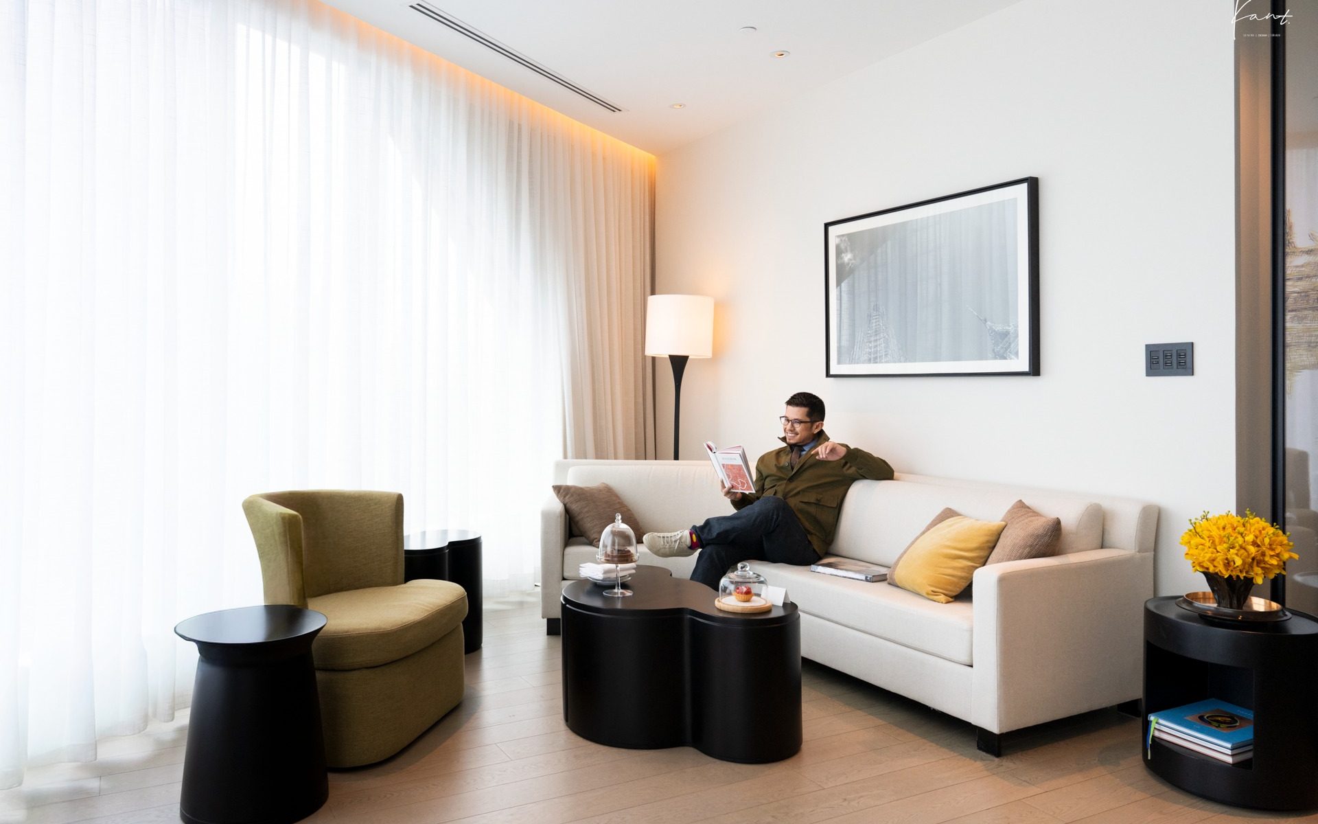 ห้องสวีทของ Park Hyatt Bangkok กับมุมนั่งเล่นที่แยกจากส่วนนอน